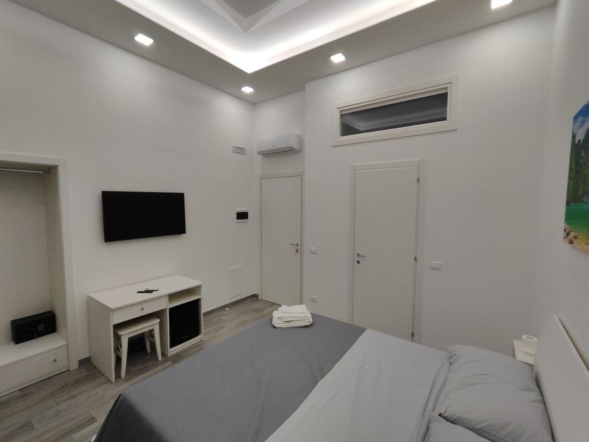 B&B Il Regno Delle Due Sicilie เนเปิลส์ ภายนอก รูปภาพ