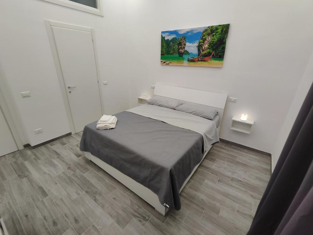 B&B Il Regno Delle Due Sicilie เนเปิลส์ ภายนอก รูปภาพ